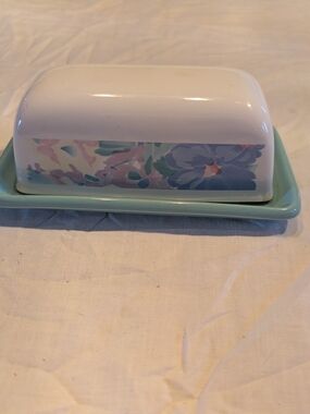 2/30$ Vintage Floral Ceramic Butter Dish in White and Light Blue-Green